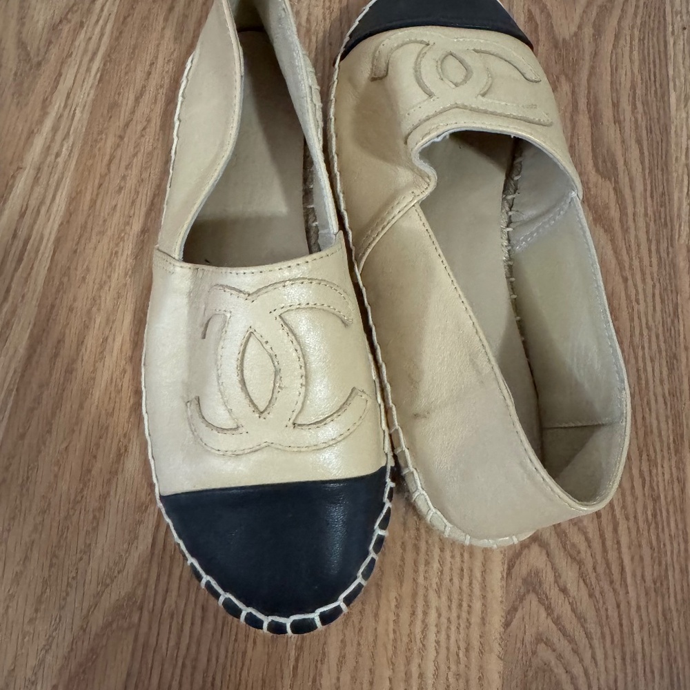 CHANEL Beige Leather Espadrilles with Black Cap Toe